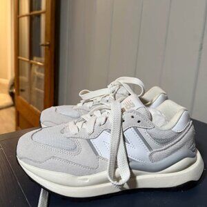 New Balance Intelligent Choice 57 40 Sneakers Casual Sneakers Beige White Size 6